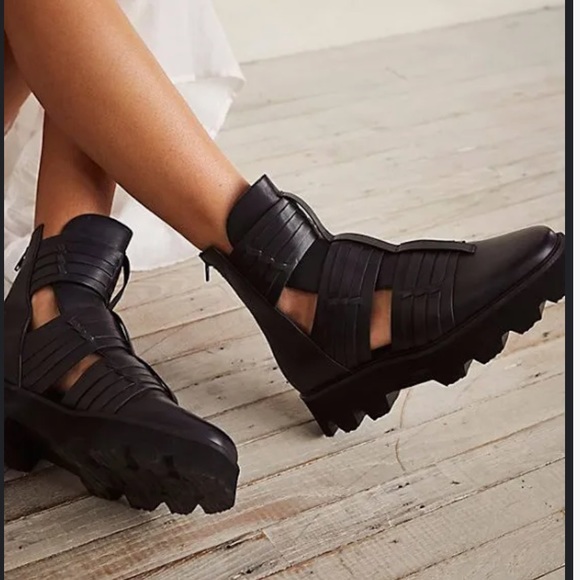 NWT Free people Hydra Huarache Lug Boots in black - Picture 3 of 5